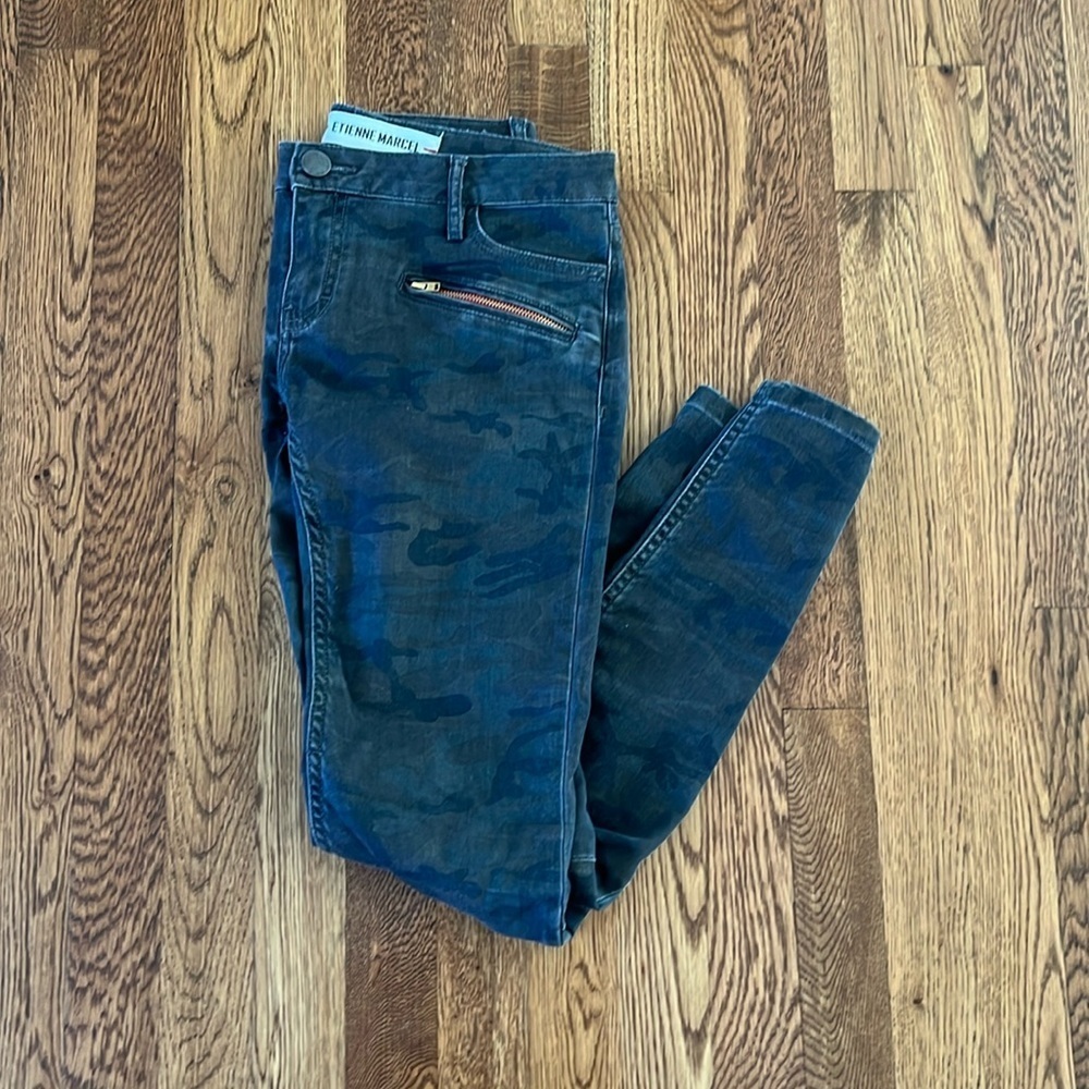 Etienne Marcel Women’s Grey Camo Jeans Size 27